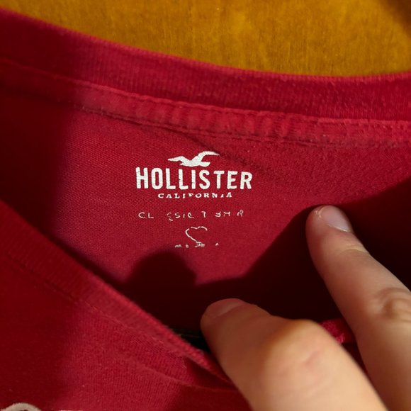 Hollister Embroidered Red Small t-shirt - Picture 8 of 15